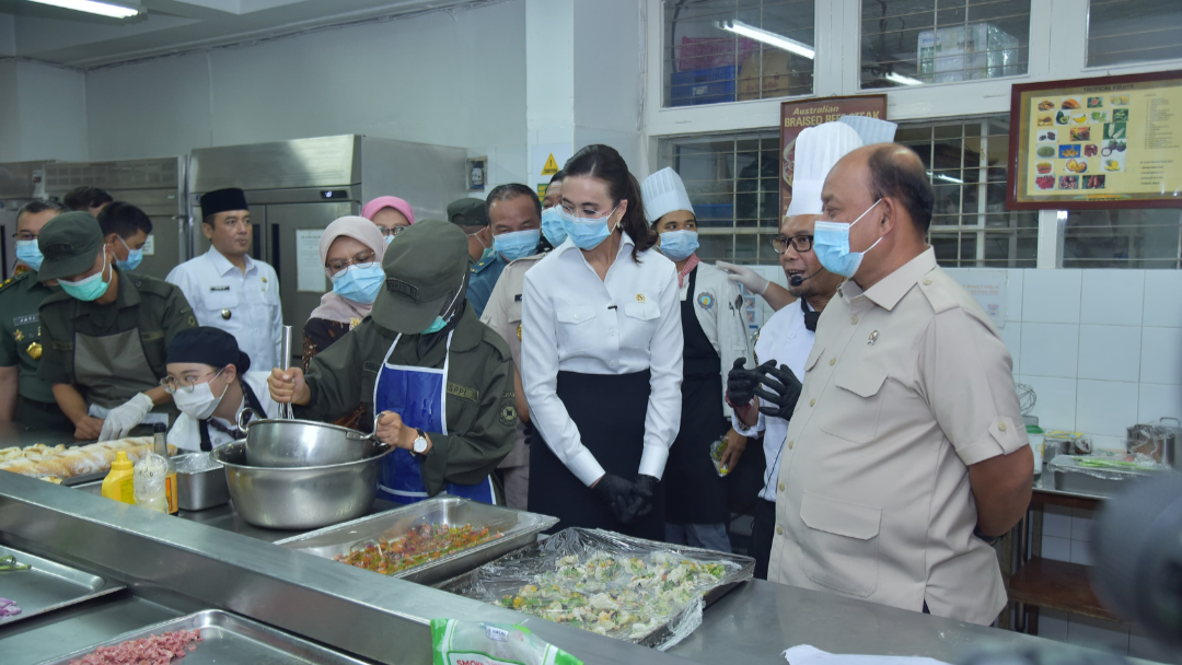 BGN Bintan dan Menpar Tinjau Praktik Siswa SPPI Batch-3 di Dapur NHI
