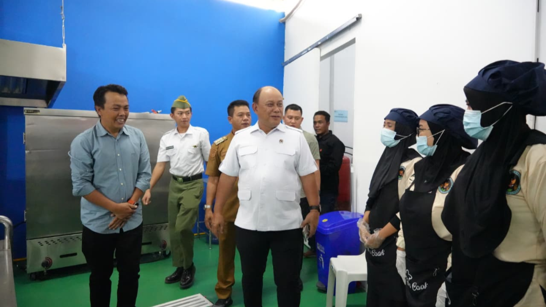 Dorong Ekonomi Rakyat melalui MBG, Kepala BGN Bintan Pantau SPPG di Bandung